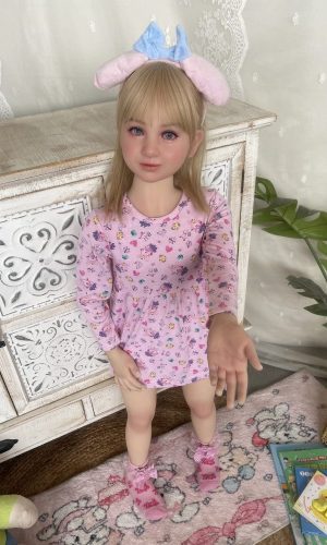 Poupée Victoria UTDOLLS 115 cm (corps en TPE avec tête en silicone souple)
