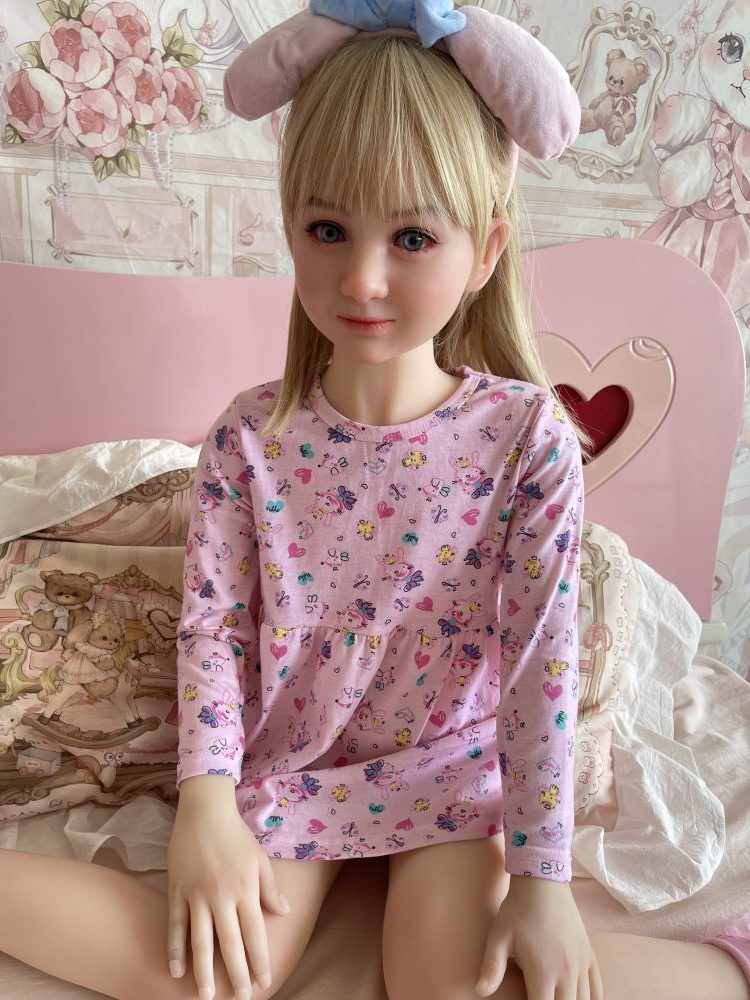 Poupée Victoria UTDOLLS 115 cm (corps en TPE avec tête en silicone souple) – Image 3