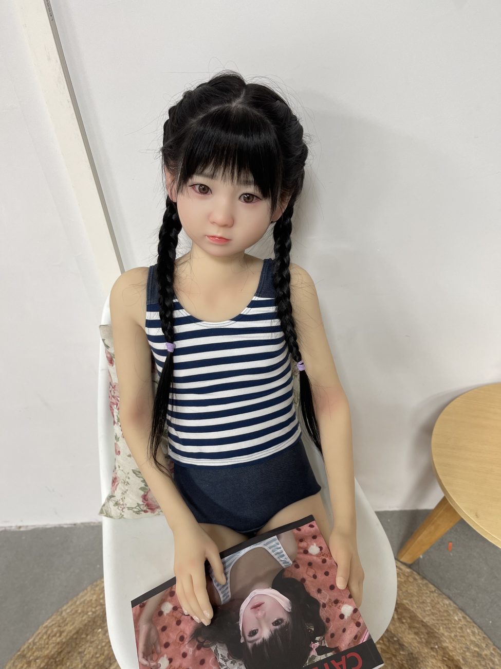 UTDOLLS Kiki 128 cm (corps en TPE avec tête en silicone rigide)