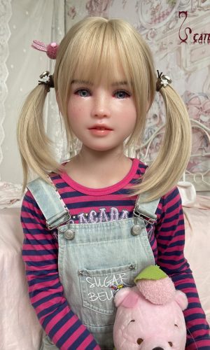 Poupée Kelsie en silicone UTDOLLS 128 cm (tête en silicone souple)