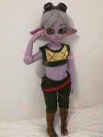 Poupée en silicone violette UTDOLLS de 115 cm