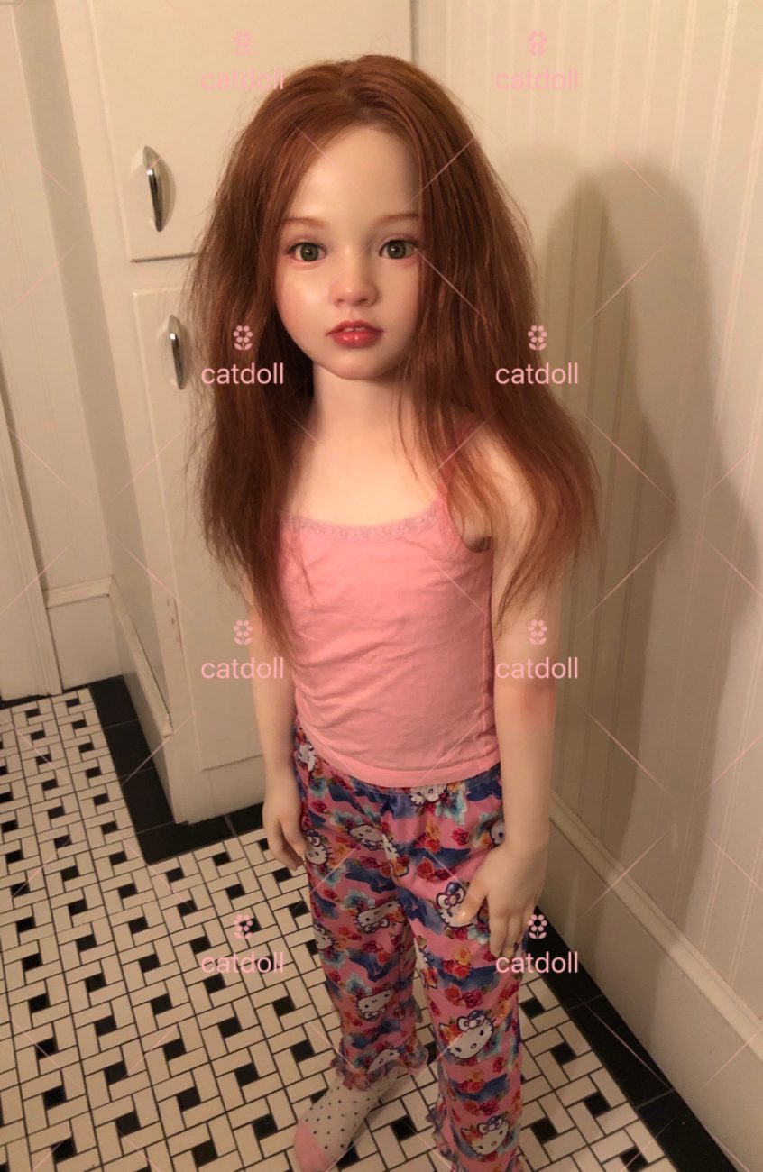 UTDOLLS Milana 115 cm (corps en TPE avec tête en silicone rigide) – Image 9