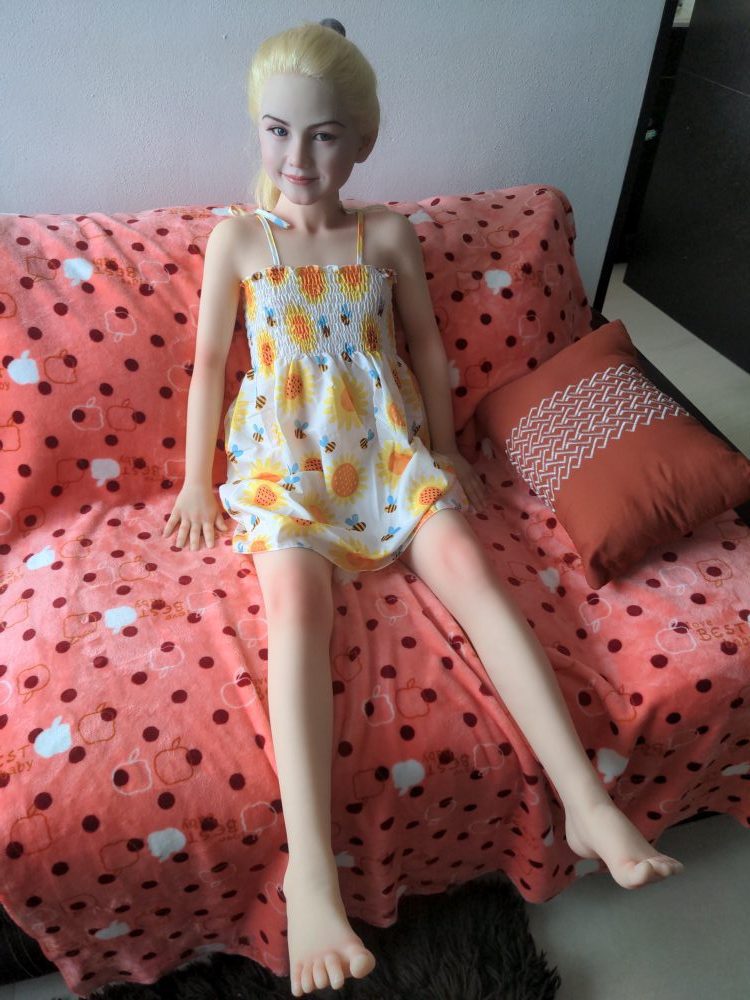 Photos des clients de la poupée UTDOLLS Alisa de 126 cm (corps en TPE + tête en silicone rigide) – Image 4