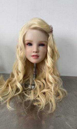 Tête en silicone rigide Kelsie de UTDOLLS