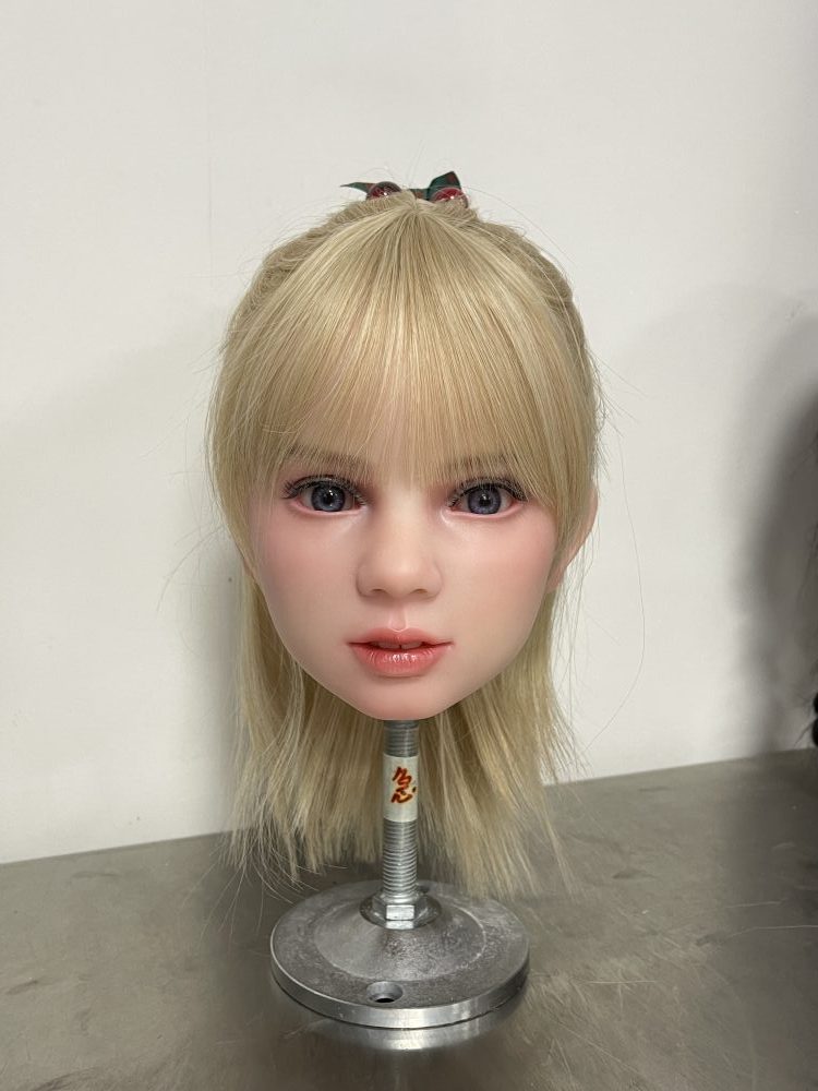 Tête en silicone souple Katya de UTDOLLS – Image 8