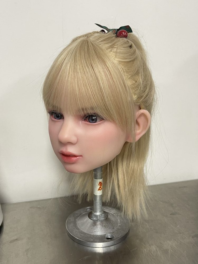 Tête en silicone souple Katya de UTDOLLS – Image 9
