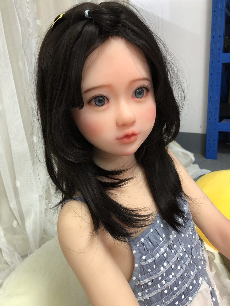 Poupée miniature réaliste UTDOLLS Emelie de 128 cm, yeux ouverts. – Image 5